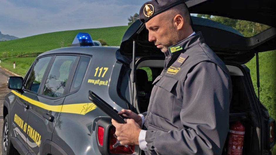 Guardia di Finanza: scoperti 91 evasori totali, sequestrati oltre 102 chili di droga