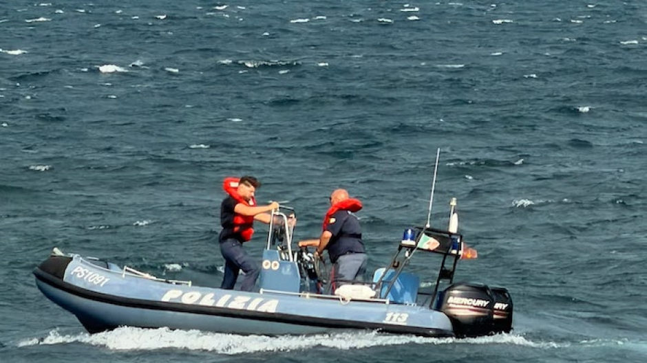 Raffiche di vento sul Lago Maggiore, diversi salvataggi della Polizia