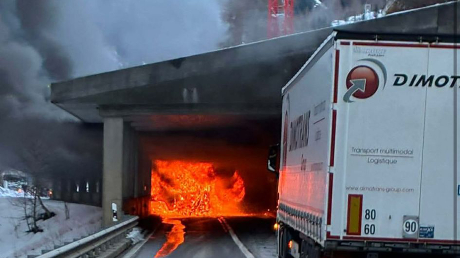 Incendio in galleria al Sempione, strada chiusa tra Briga e Gondo