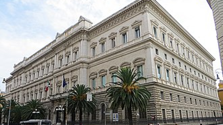 Trova un libretto di risparmio da 2.000 lire del '67 e chiede alla banca 47.000 euro