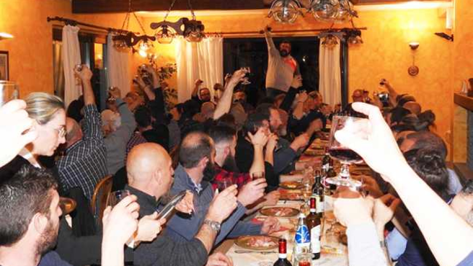 A Ceppo Morelli torna la cena dei “Barbuti e baffuti”: oltre 40 anni di goliardia