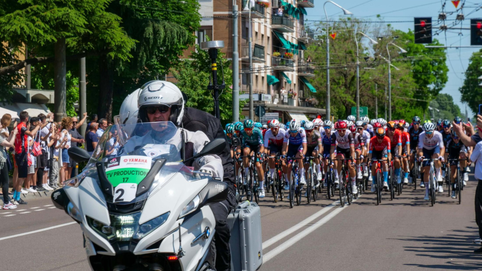 Giro d’Italia e strade chiuse: a Verbania le scuole terminano alle 12,30