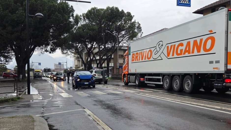 Tamponamento con sversamento di olio in corso Nazioni Unite