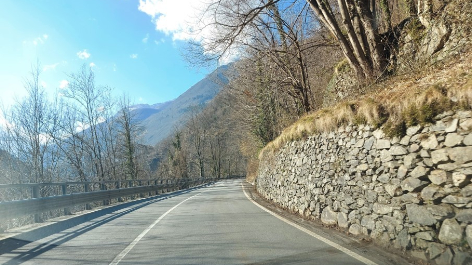 Ispezioni nelle gallerie della Valle Anzasca: sensi unici alternati per tre notti