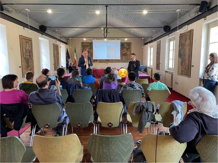 I carabinieri parlano di sicurezza con i ragazzi della Domus