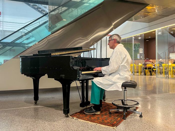 Un pianoforte in dono all’Ospedale di Biella per San Valentino