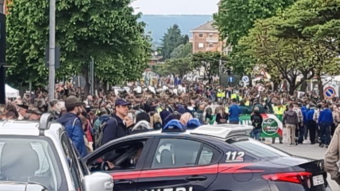 Rubarono l'incasso a un ambulante durante l'Adunata alpina: denunciati