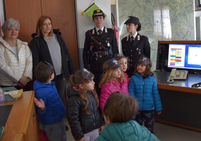 Carabinieri: a Dorzano visita dei bimbi dell'infanzia