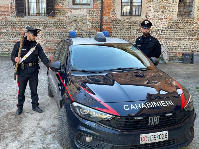 Giovani disturbano in un bar di Biella