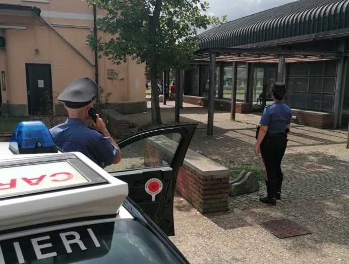 Parte l'antifurto e i malviventi scappano a mani vuote