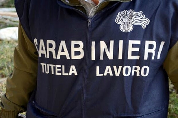 Irregolarità in un locale: intervento dei carabinieri