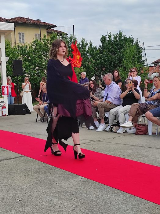 Applausi per gli abiti del liceo artistico Sella di Biella