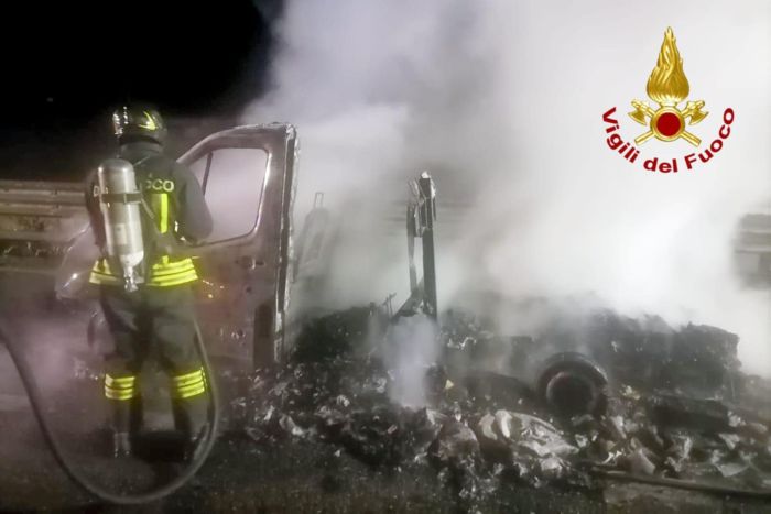 Incendio furgone a Vigliano Biellese