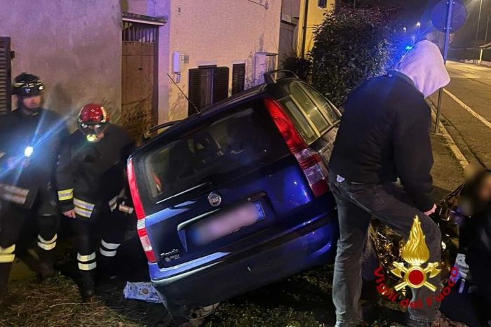 Schianto contro un muro nella notte di Capodanno a Vercelli