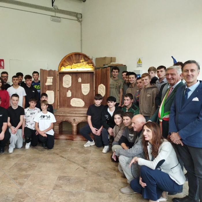 La scuola Barolo dona un'opera a Varallo