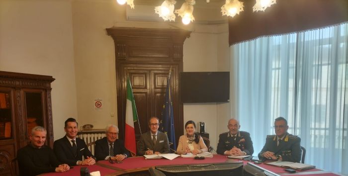 A Vercelli protocollo Comune e Prefettura contro le truffe agli anziani