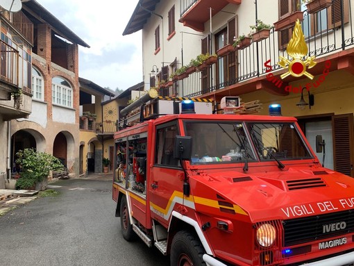Canna fumaria a fuoco a Borgosesia