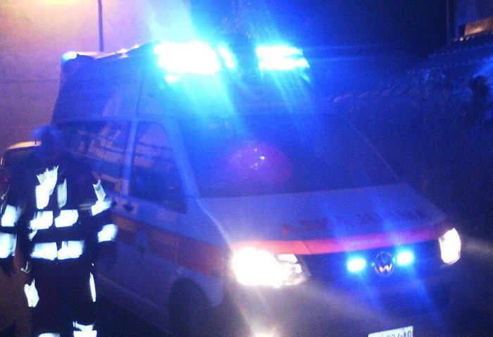 Grave incidente in superstrada, un auto ribaltata
