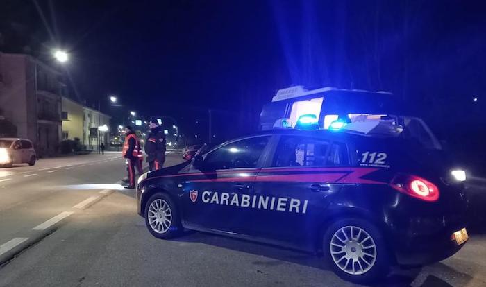 Rissa tra giovani sul lungolago, due feriti e tre in caserma
