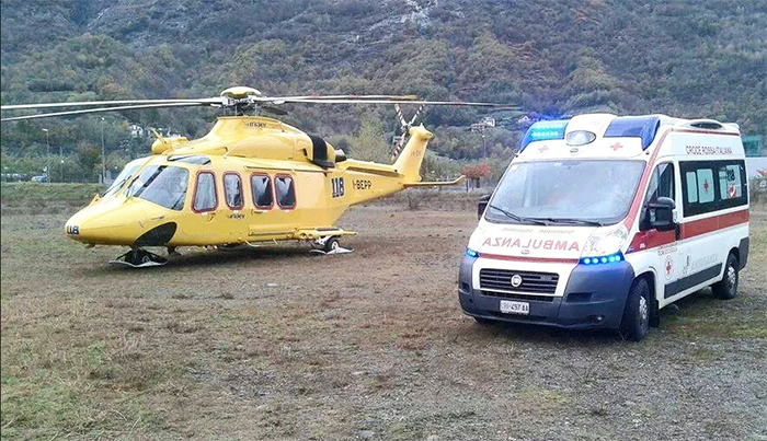 Cade in moto, portato in codice rosso in elicottero all'ospedale di Novara