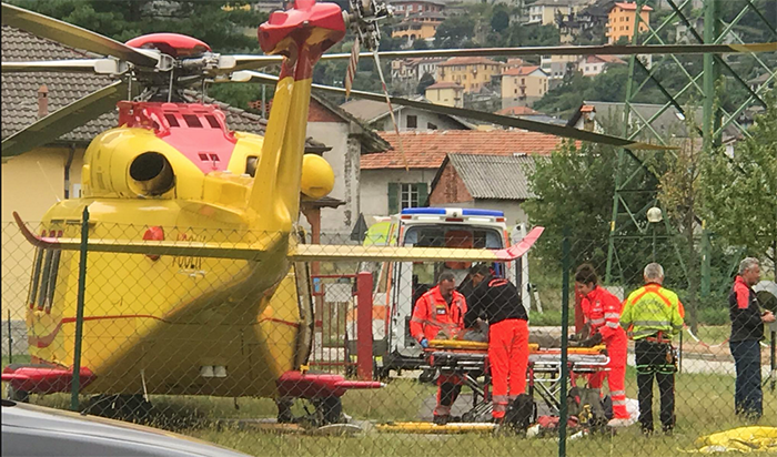 Barman di ventidue anni ferito gravemente alla mano