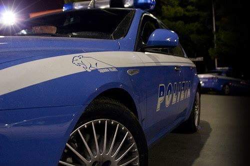 Auto si schianta a Biella nella notte: tre persone in fuga