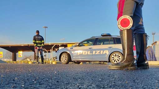 Incidente in galleria sull’A26: lunghe code