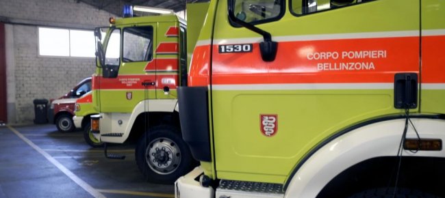 Incendio in appartamento, palazzina evacuata: nessun ferito
