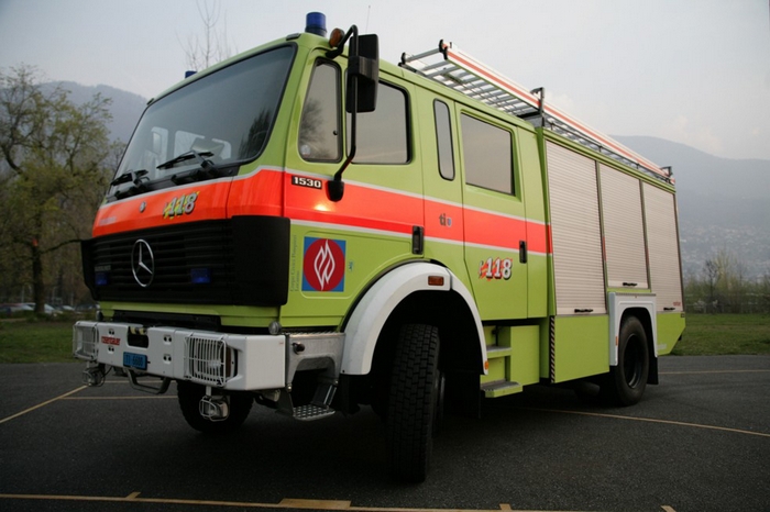 Magazzino a fuoco, precauzionalmente evacuate venti persone