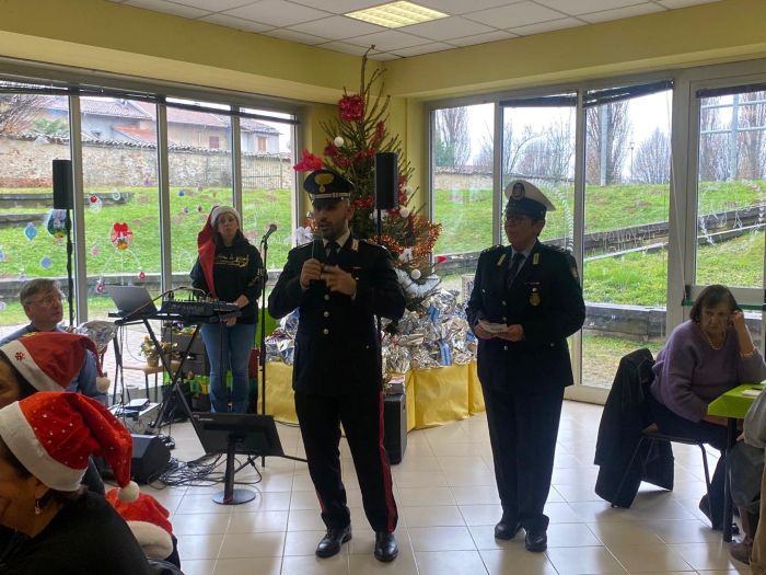 Il maresciallo incontra gli anziani di Gaglianico al pranzo di Natale