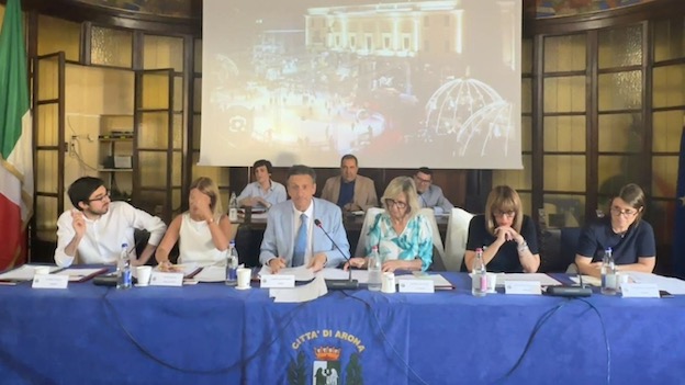 Arona, per il periodo natalizio in piazza del Popolo previste "bolle scenografiche"