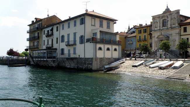 Arona, approvato bando incentivi installazione "bolle" in piazza del Popolo