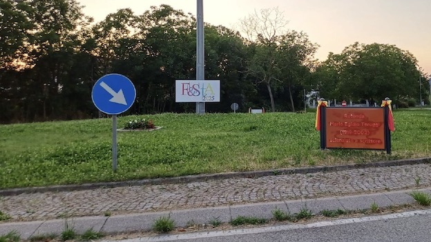 Fontaneto d'Agogna, imbrattate targhe alla rotonda di Sant'Antonio
