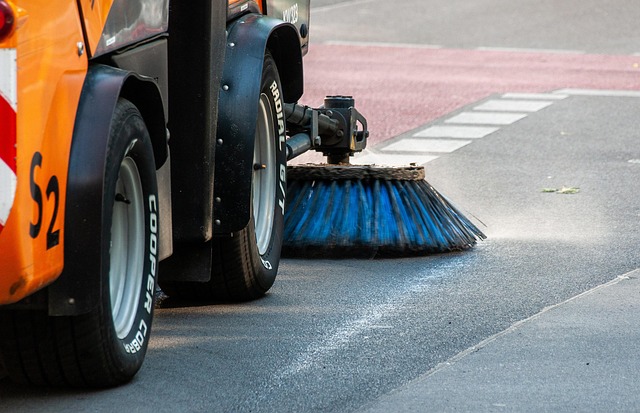 Gozzano, pulizia straordinaria in piazza Matteotti: viabilità modificata