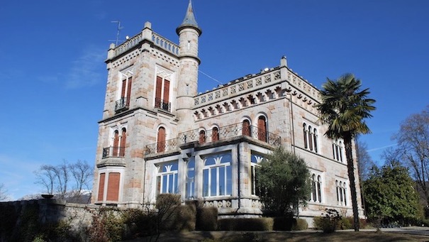 Miasino, Libera organizza la "finta inaugurazione" del Castello