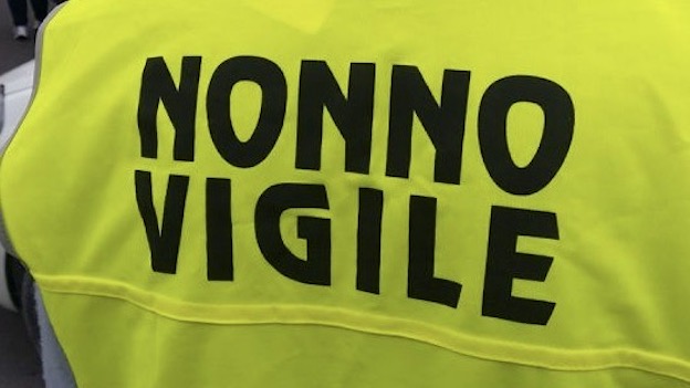 Novara, si cercano "nonni vigile" per l'anno scolastico 2025-2026