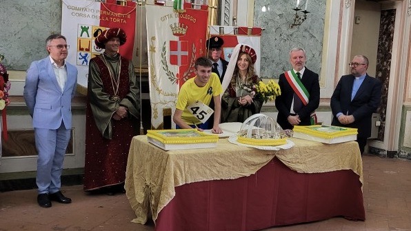 Oleggio, Corsa della Torta: l'edizione 2025 va a San Giovanni