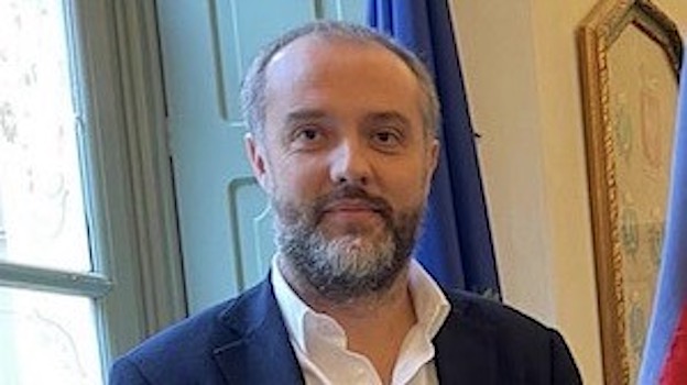 Trecate, si dimettono in 9: Binatti decade da sindaco e presidente della Provincia