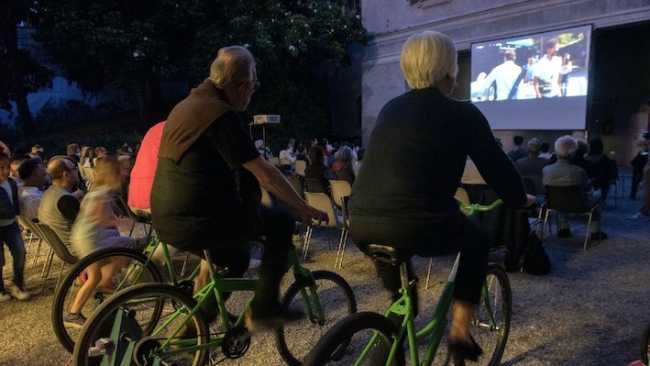 Novara, torna l'appuntamento con il "cinema a pedali"