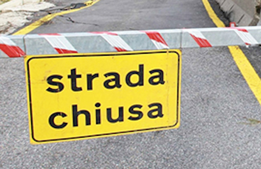 Cedimento sottoservizi, temporaneamente chiusa la ss211 a Garbagna Novarese
