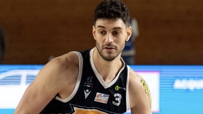 Oleggio Magic Basket, ecco Lorenzo Restelli