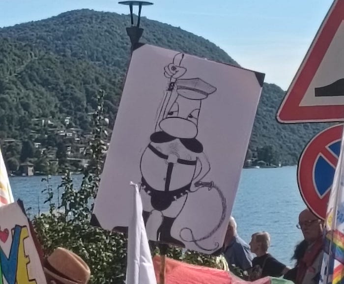 Omegna, polemica sull’“omino coi baffi” al Pride: Corbetta attacca Moscatiello