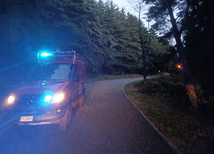 Perdono l'orientamento in zona boscata, due ragazzi salvati dall'elicottero dei Vvf