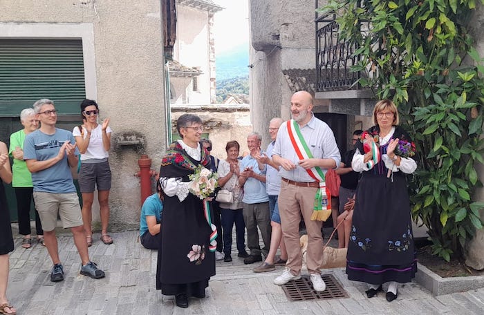 Crevoladossola: dall'asfalto alla pietra. Inaugurati i lavori di via alla Pioda