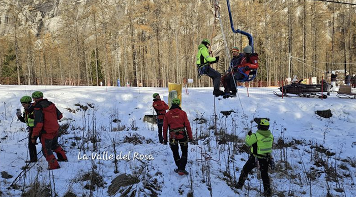 Simulata un'avaria della seggiovia che sale ai Burki, il Soccorso si esercita