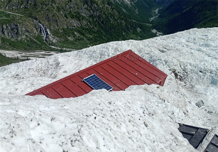 Valanga in alta Val Quarazza, colpito il Bivacco Lanti all’Alpe Ratuligher. Foto