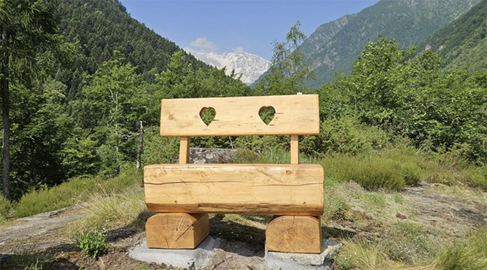 A Ceppo Morelli la panoramica panchina per gli innamorati