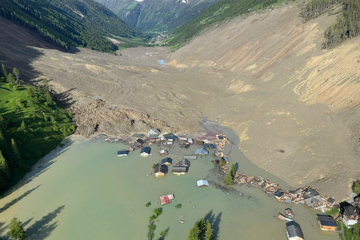 Vallese: il paese sepolto dalla frana rinascerà in cinque anni