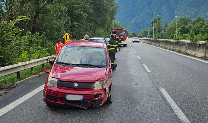 Scoppio di una gomma, incidente in superstrada