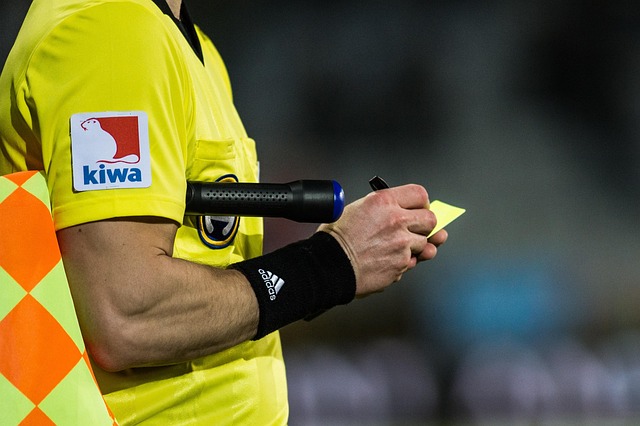 Fischietto e distintivo: ora l’arbitro è un pubblico ufficiale (di C. Crapanzano) 